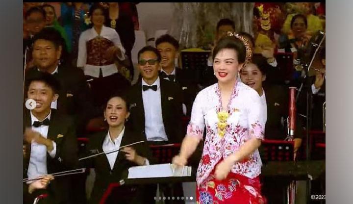 Eunice Tong, konduktor orkestra di upacara bendera HUT ke-78 RI/Foto: Instagram/Eunice Tong