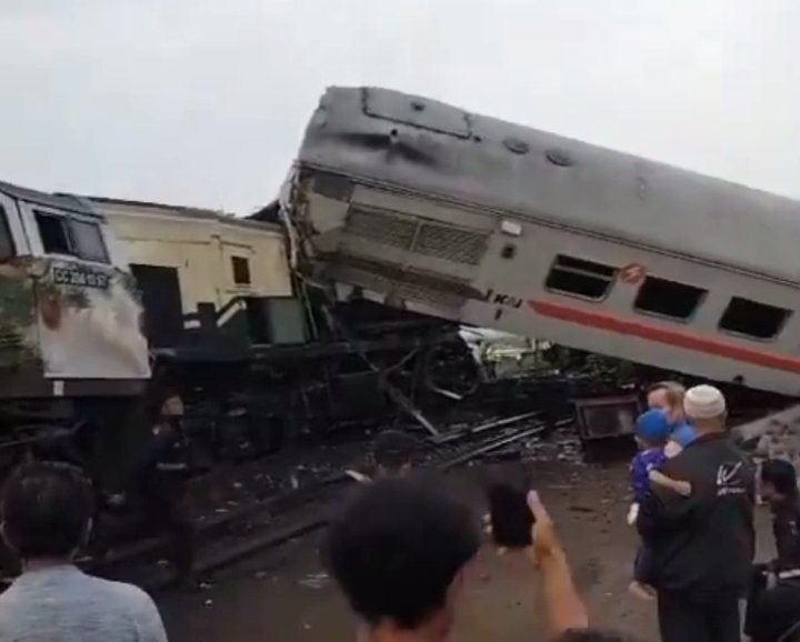 Kereta Adu Banteng di Bandung, 3 Orang Tewas dan 28 Luka-luka
